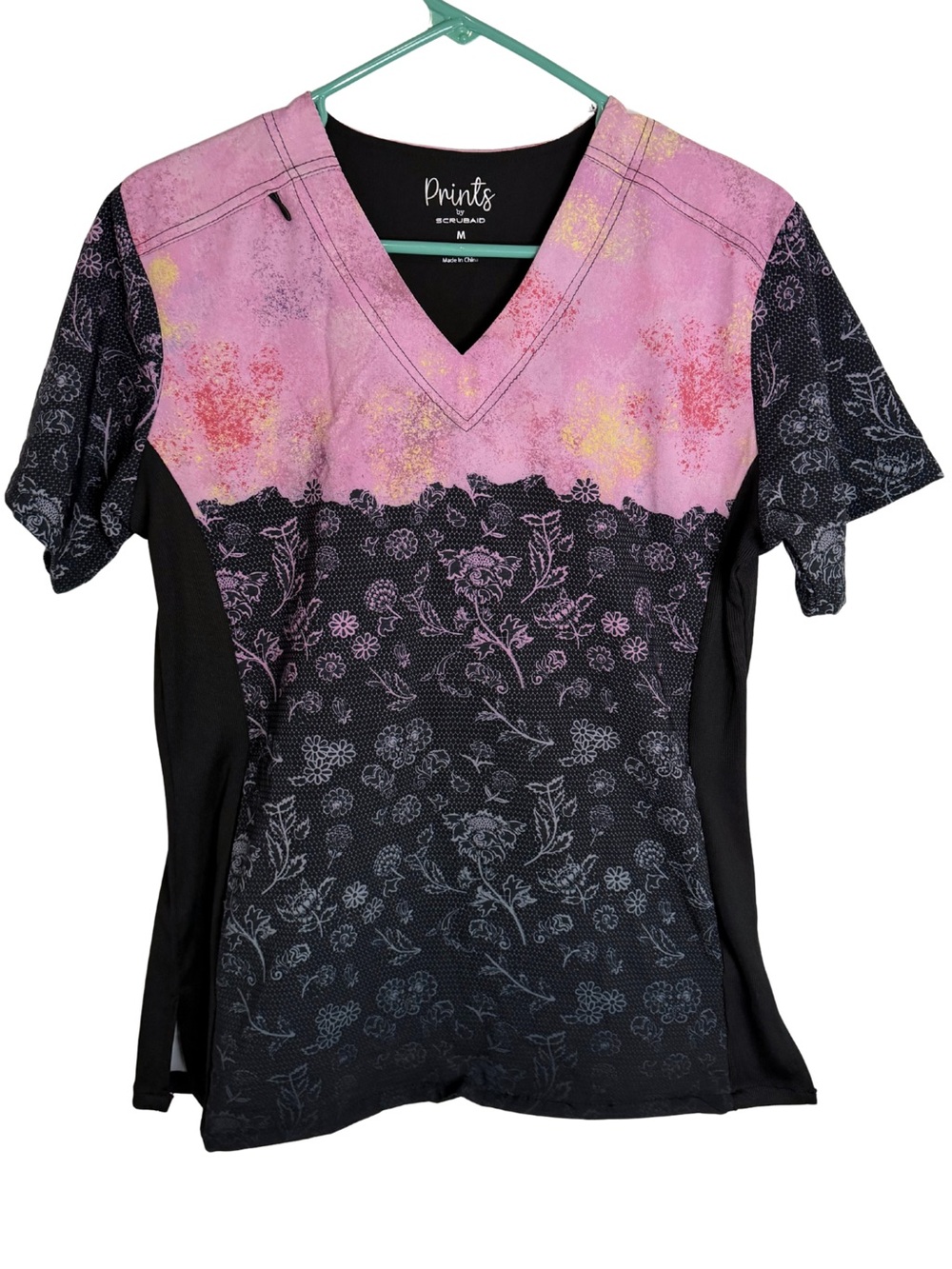 Prints by Scrubaid Floral V-Neck Short Sleeve Scrub Shirt Size Medium